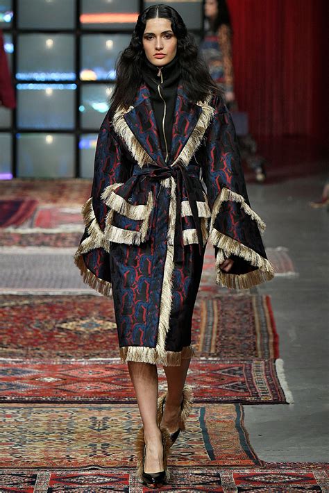 Guarda la sfilata di moda Aigner a Milano e scopri la collezione di ...