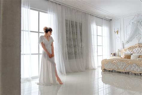 Sexy Bruid In Witte Lingerie Stock Foto Image Of Meisje Leuk