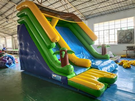 Надувная водная горка герметичная 4*4*4 м купить - Герметичные водные ...
