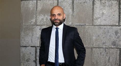 Napoli scarcerato il padre che picchiava il figlio perchè gay Trapanese Decisione grave e