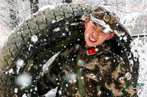 武警官兵不负四月飞雪，大练兵！ 中国军网