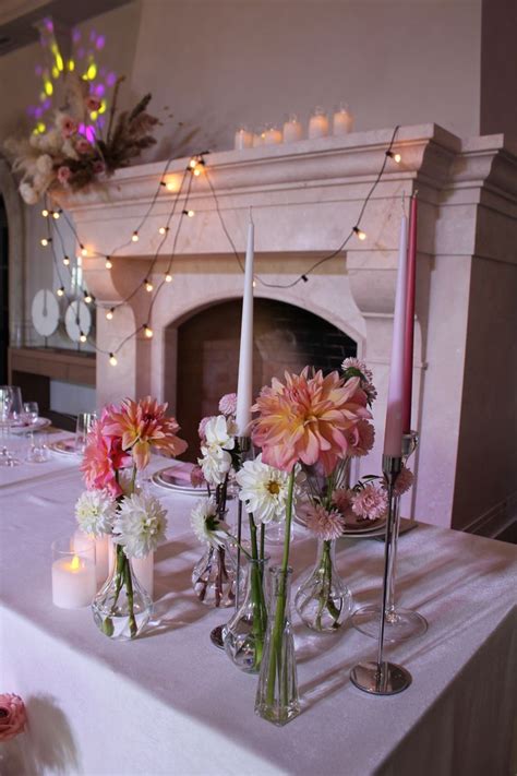 Цветы на столе молодых Детали стола молодоженов