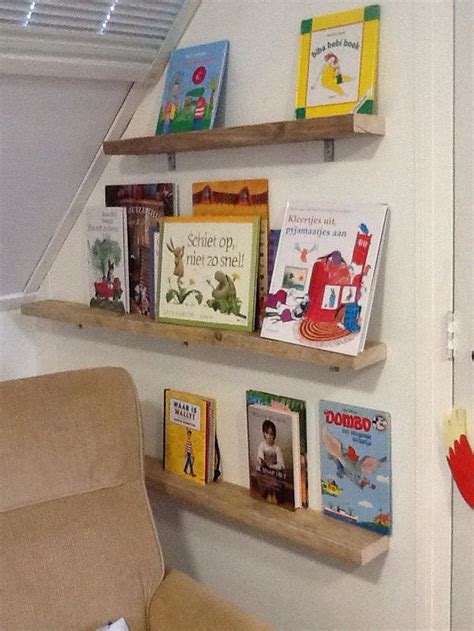 Simpel Leuk En Stoer Steigerplanken Door Het Midden Zagen En Hier Boekenplanken Van Maken