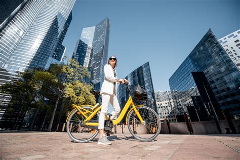 AD Arquitectura Urbana Bicicletas y patinetes eléctricos la nueva