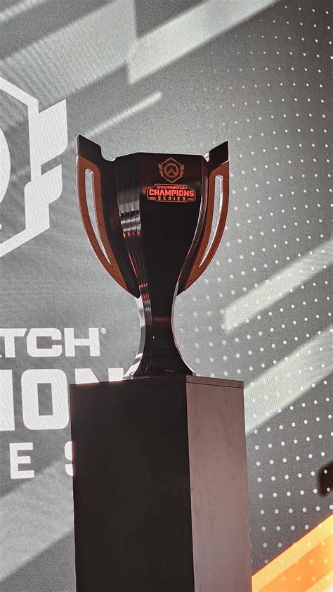 Dreamhack Dallas Major Trophy : r/Competitiveoverwatch
