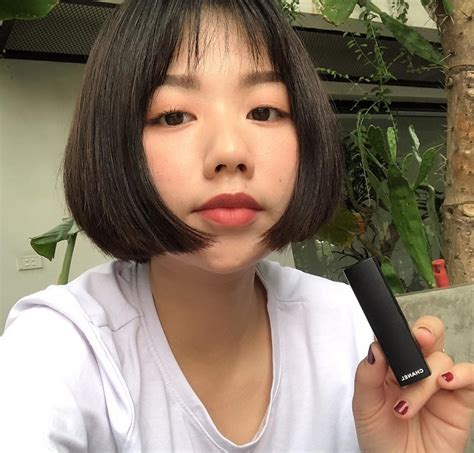 Nhìn lại những thỏi son màu nude đẹp hút hồn trong năm 2018 ELLE