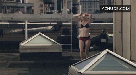 Zoe Lescaze Nude Aznude