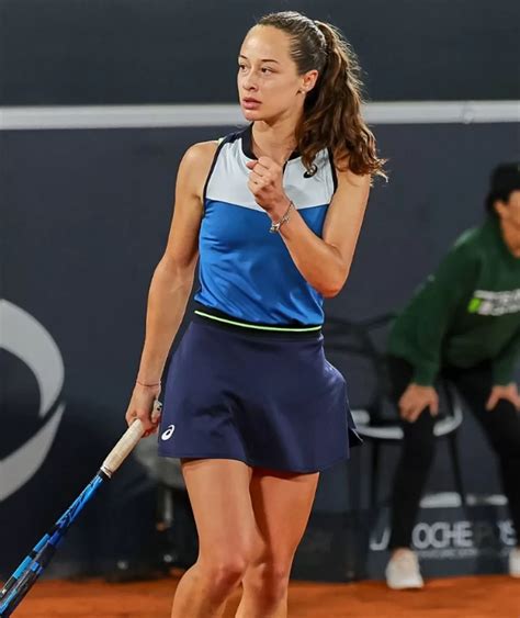 Classify upcoming Turkish tennis star Zeynep Sönmez