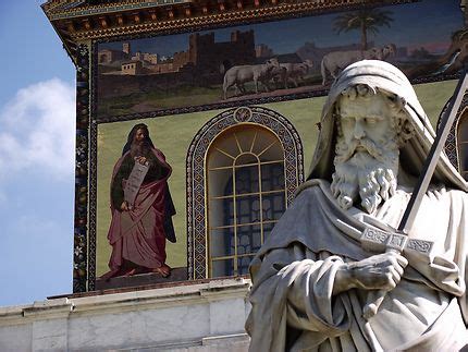 Le cloître basilique Saint Paul Hors Les Murs Statues Eglise