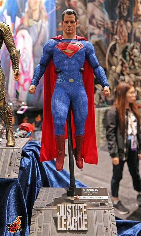 Esta Figura De Superman De Hot Toys Revela Un Traje M S Brillante Mundo Superman Tu Web Del