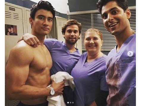 Grey S Anatomy Le Nouveau Chirurgien Gay S Affiche Torse Nu Purepeople