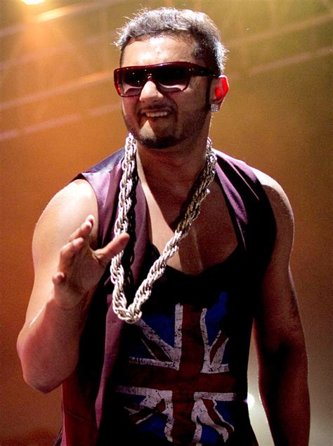 Honey Singh Gives A High Voltage Performance In Mumbai Photo3 India Today