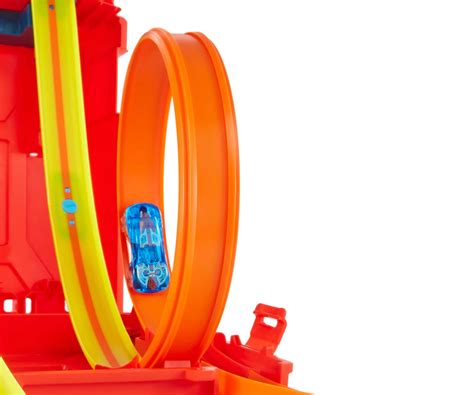 Детска играчка Hot Wheels Комплект писта в кутия туба за гориво КОМСЕД