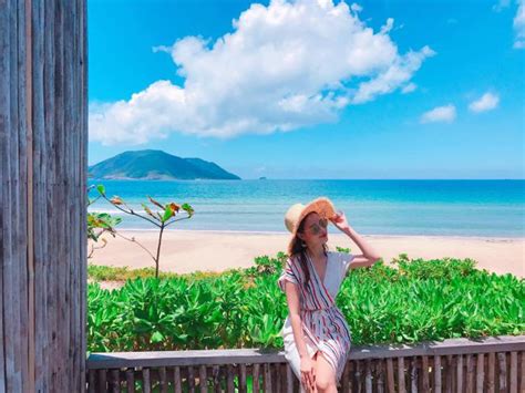 Midu diện bikini khoe khéo vòng một căng đầy