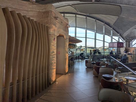 TD First Class Travel Visa Infinite Card airport lounge access benefit