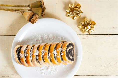 Бисквитный рулет с маком – простой и вкусный рецепт, как приготовить ...