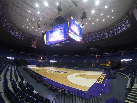 LSU Pete Maravich Assembly Center | Sports Floors, Inc.