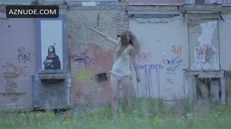 PORTRAIT NUDE SCENES AZNude