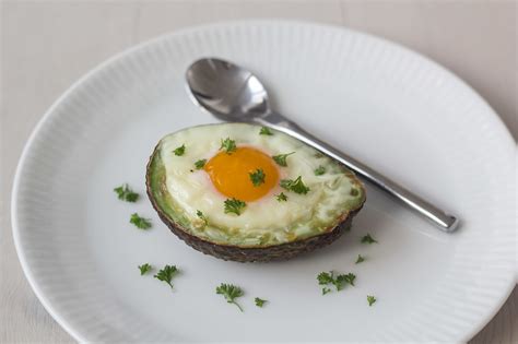 Avocado Baked Egg - Nordic Food & Living