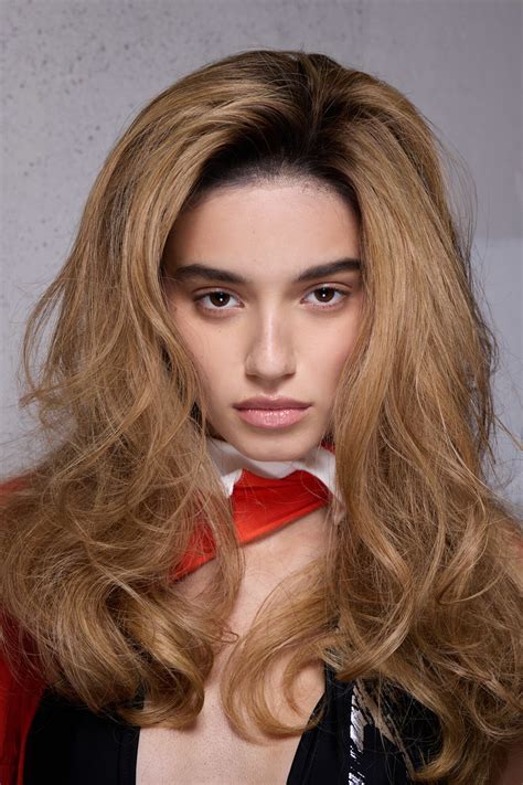 The comeback of 90s voluminous hairstyles | ELLE UZ