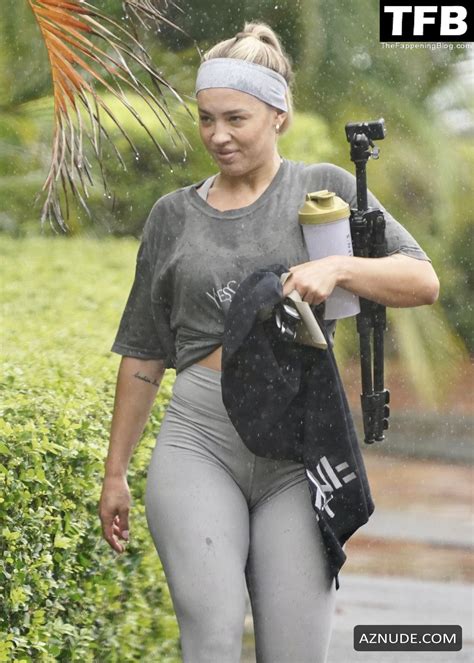 Tammy Hembrow Sexy Seen Showing Off Her Hot Booty And Cameltoe In