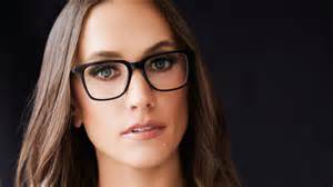 Fox host reminds us criticizing Harris doesn't mandate you like Trump