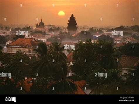 Phnom Penh At Sunset With Independence Monument Phnom Penh Cambodia