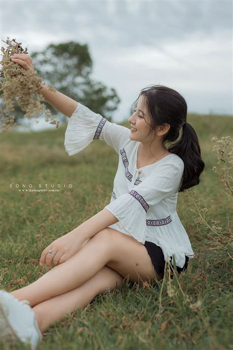 Sở hữu góc nghiêng giống hệt Địch Lệ Nhiệt Ba hot girl x được cư dân