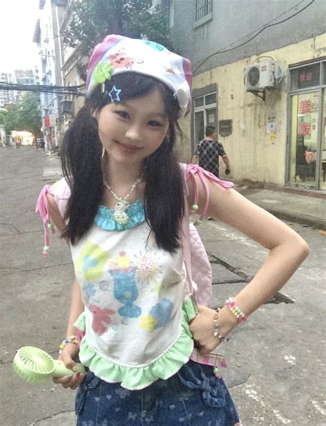 Pin By ⪩ී᳝᳝᳜᳝⪨⡑♪ On 小红书 Repost Insta 2000s Japanese Fashion Kawaii