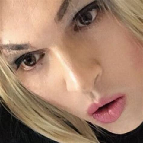 Kim Nylons Takes It On Her Back Like A Slut Tranny Porn Fa XHamster