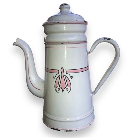 Ancienne cafetière en tôle émaillée blanche et rose