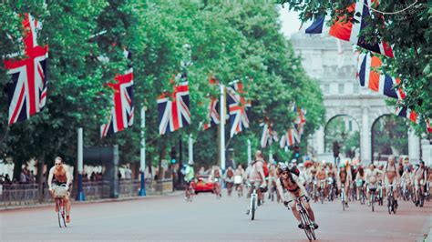 有熊式 London World Naked Bike Ride