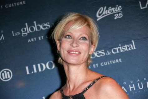 Rebecca Hampton Revient Sur Son Baiser Avec Un Ado Dans Plus Belle La