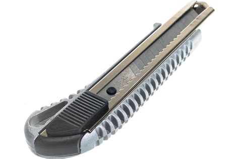 Нож со сменным лезвием АВАНТЭ 18 мм, литой корпус, эргономичная ручка ...