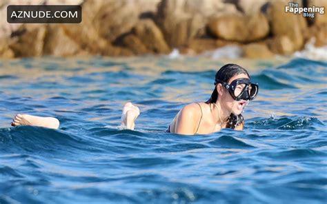 Vittoria Ceretti Sexy Seen With Leonardo Dicaprio Showing Off Her Hot Bikini Body On A Yacht In