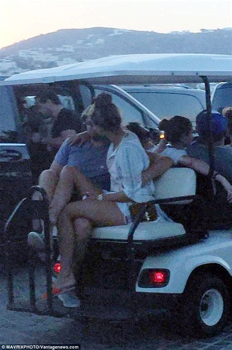 Leonardo Dicaprio Steals A Kiss With Leggy Girlfriend Nina Agdal