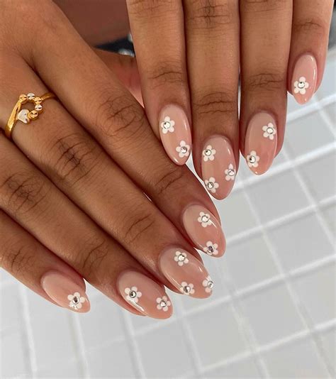 Latest Nude And White Nail Designs To Try In