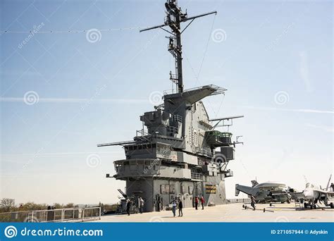 Uss Yorktown Is 1 Of 24 Essex Class Aircraft Carriers Editorial Image