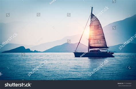 746,222 Sailboat Images, Stock Photos, 3D objects, & Vectors | Shutterstock