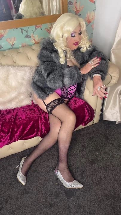 Lady Suzanne In Fur Gay Amateur Amateur Porn Feat Suzanne XHamster