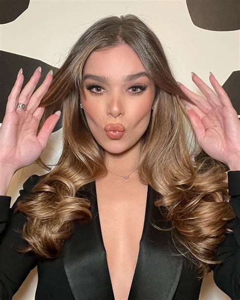 Hailee Steinfeld Ahhhhhh This Naughty Girl Can Kill It In Naughty Dirty Scenes Insane Sex