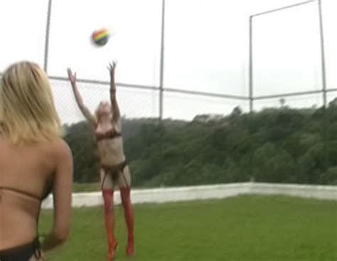 Lingerie Wearing Shemales Have Outdoor Orgy XXX Dessert