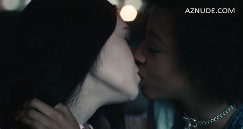 ZOLEE GRIGGS Nude AZNude