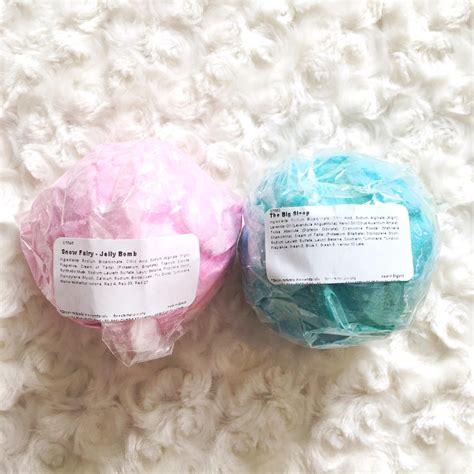 Lush Bombs, Makeup Samples And More GIVEAWAY | Glamor and Gloss