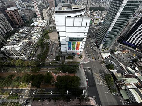 Esg亞灣賞「高雄首席房屋仲介」 廣通不動產 「三多捷運特許加盟店」 十年深耕見證「捷運輕軌」成圓 迎接南台灣零碳 Flickr