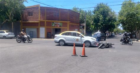 Accidente en Capital un choque entre un remís y una moto terminó con