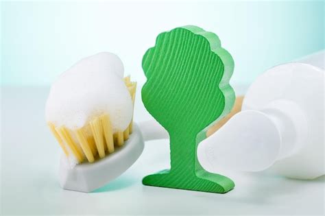 Brosse Cologique Avec Bouteille En Mousse Et Mod Le D Arbre En Bois