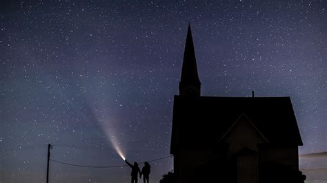 Look Up Comet Bright Enough To See With Naked Eye Passing By Earth Next Week