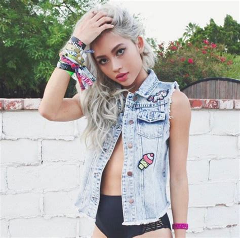 nàng hot girl tiếp lửa cho mùa hè với phong cách sexy cùng cực