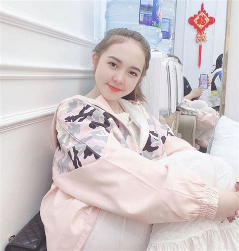 Hot girl tiểu học một thời theo đuổi hình ảnh trưởng thành gợi cảm Giới trẻ ZNEWS VN